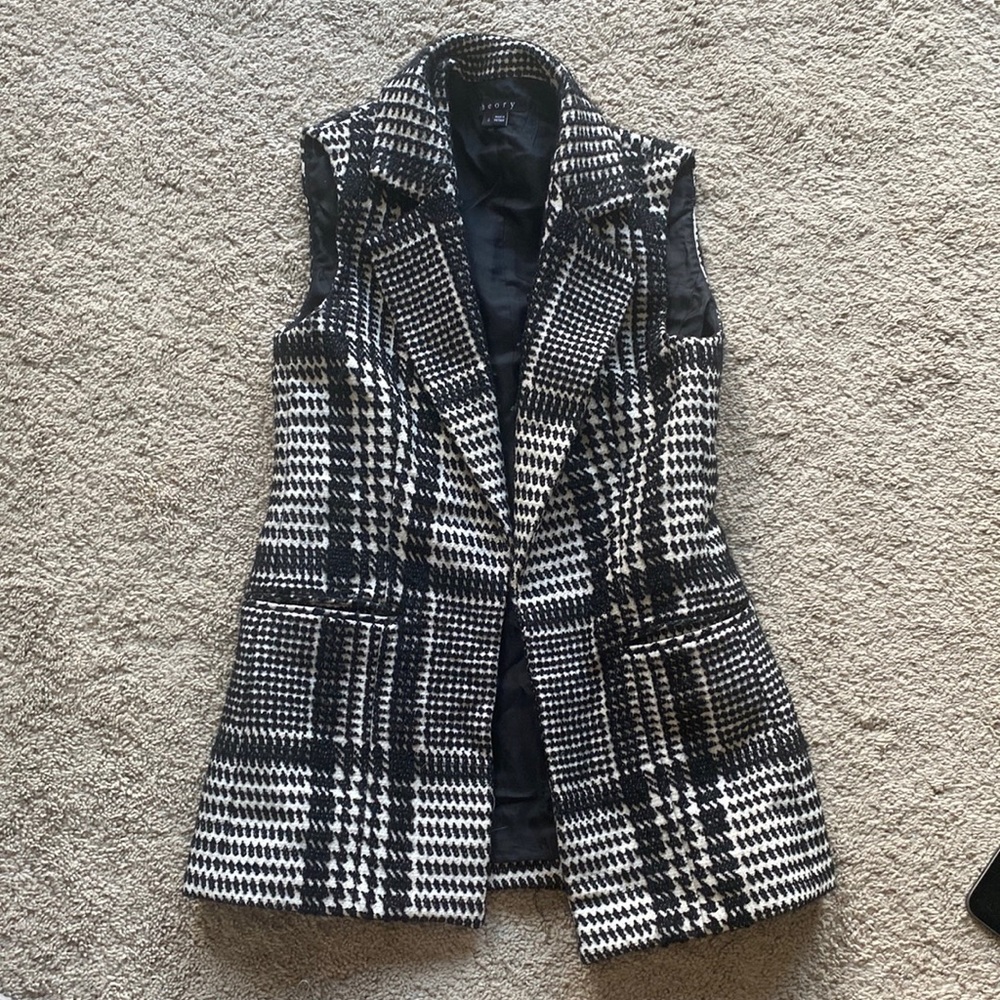 Theory structured vest in a size 0